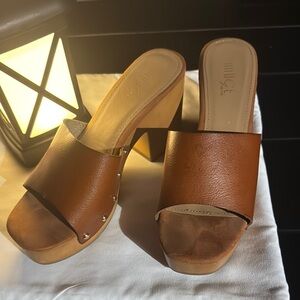 Rouge! Tan Leather Women's Mules